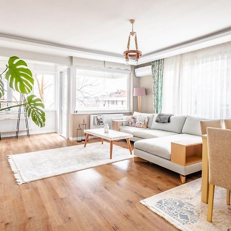 Vibrant Flat With Balcony In Maltepe Appartement Istanboel Buitenkant foto
