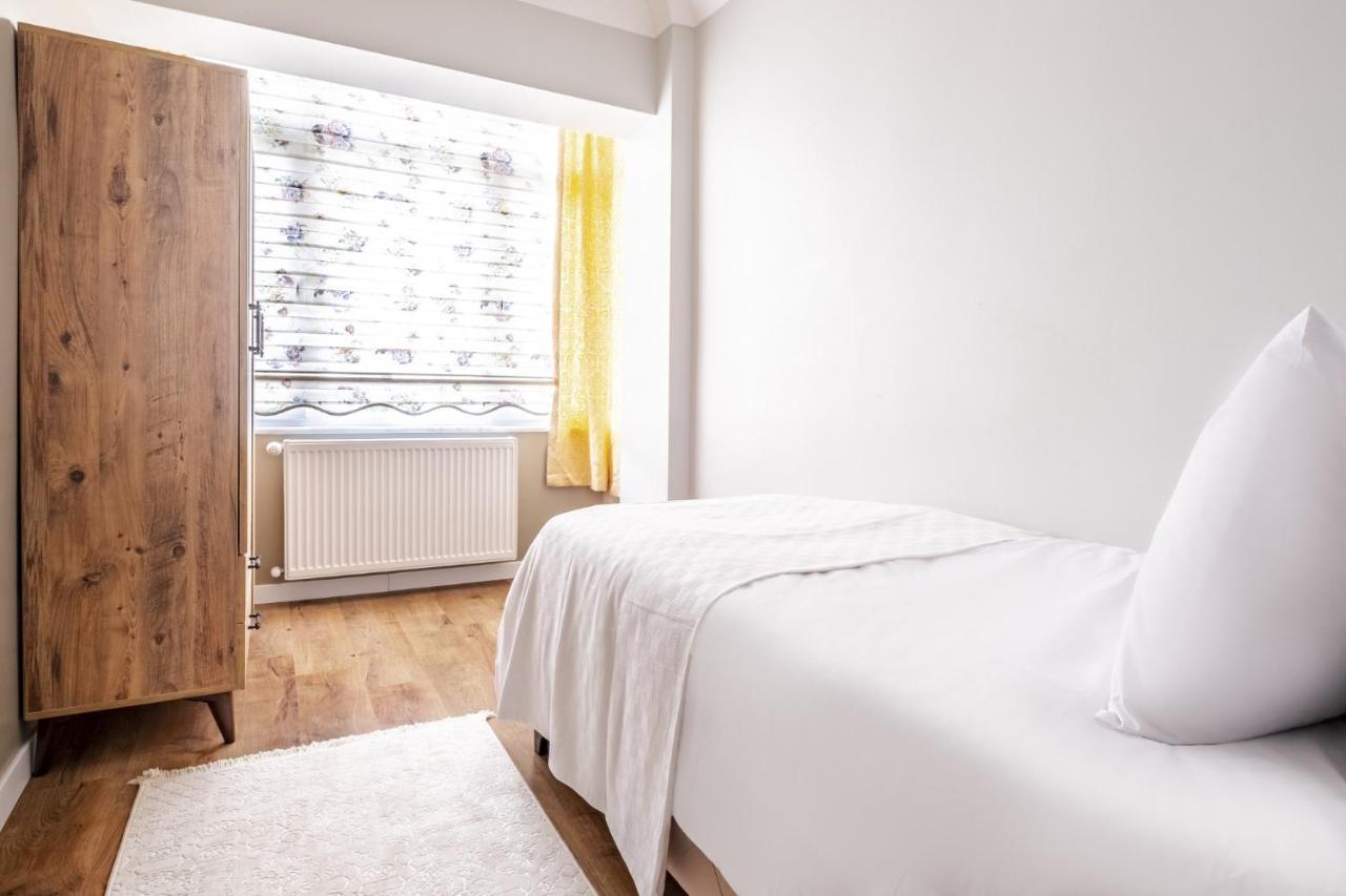 Vibrant Flat With Balcony In Maltepe Appartement Istanboel Buitenkant foto